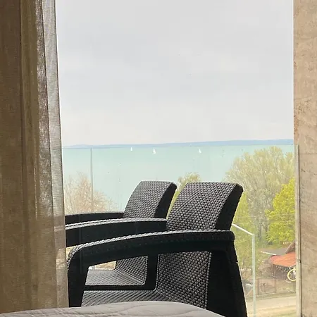 Ezerjo Apartman * Alsóörs